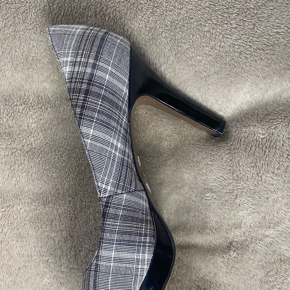 Black and White Plaid Heels - Picture 6 of 7